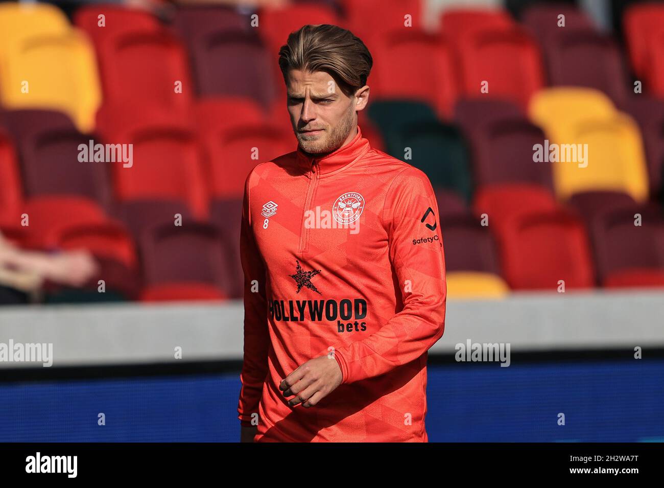 Mathias Jensen #8 of Brentford during the pre-game warmup  in London, United Kingdom on 10/24/2021. (Photo by Mark Cosgrove/News Images/Sipa USA) Stock Photo