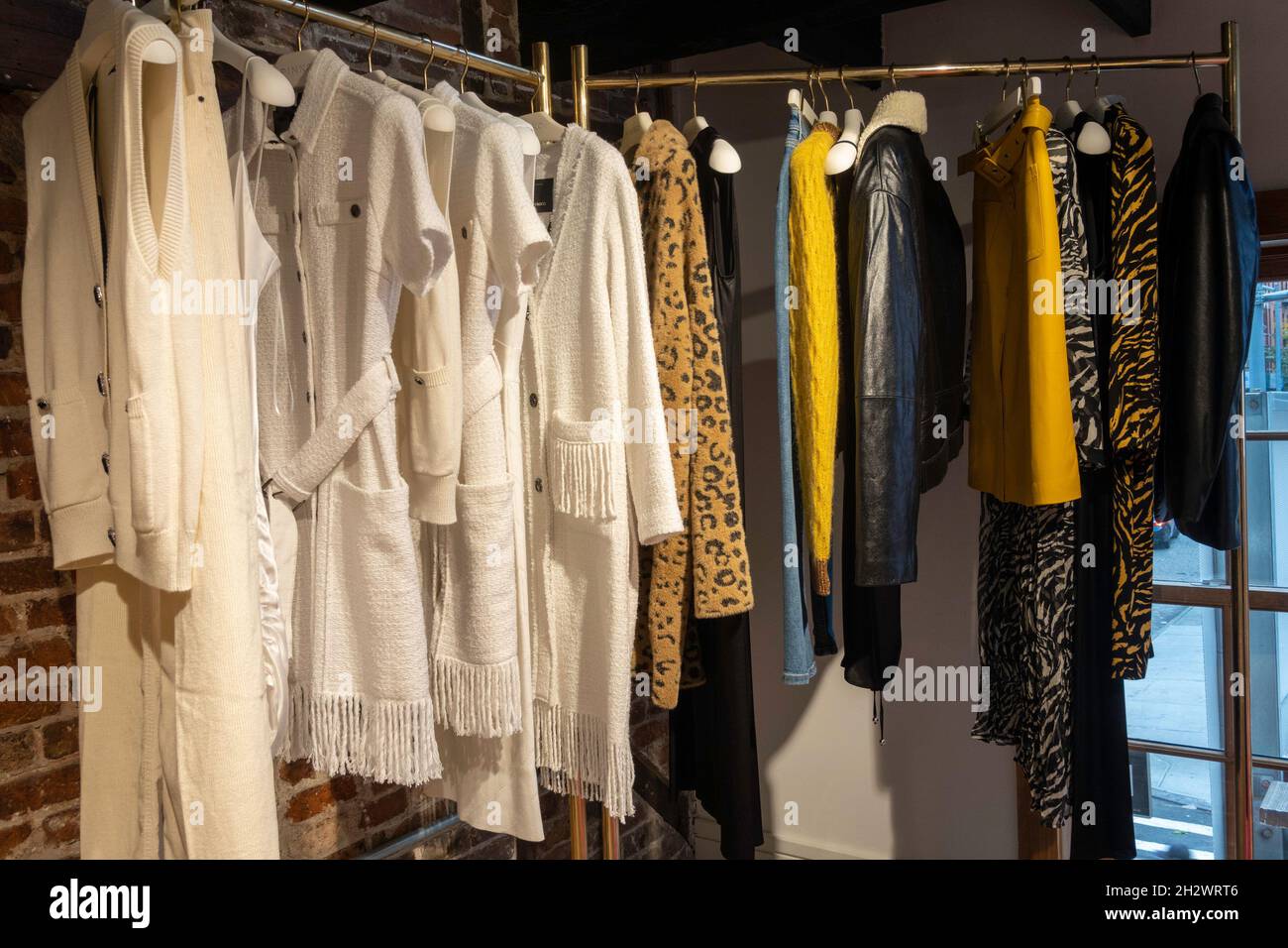 Ladies shopping in clothes store hi-res stock photography and images - Page  3 - Alamy