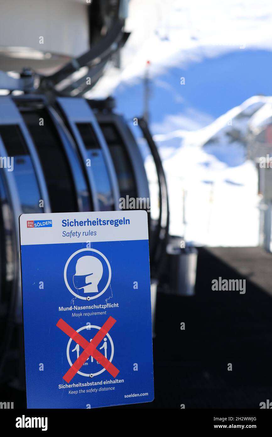 Solden, Austria. 24th Oct, 2021. Alpine Ski World Cup 2021-2022: 1st Men Giant Slalom, opening race as part of the Alpine Ski World Cup in Solden on October 24, 2021; Masks and Covid-19 rules restrictions for cable cars (Photo by Pierre Teyssot/ESPA-Images) Credit: European Sports Photo Agency/Alamy Live News Stock Photo