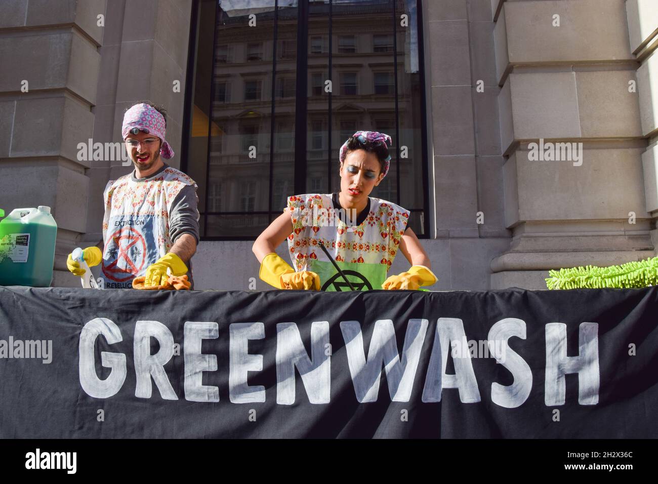 London, UK. 24th Oct, 2021. Activists dressed as 'scrubbers' and a 'Greenwash' banner are seen during the protest outside the Science Museum. Extinction Rebellion activists gathered outside the museum in South Kensington in protest against the museum's 'greenwash' sponsorship by fossil fuel companies including Shell and coal giants Adani. (Photo by Vuk Valcic/SOPA Images/Sipa USA) Credit: Sipa USA/Alamy Live News Stock Photo