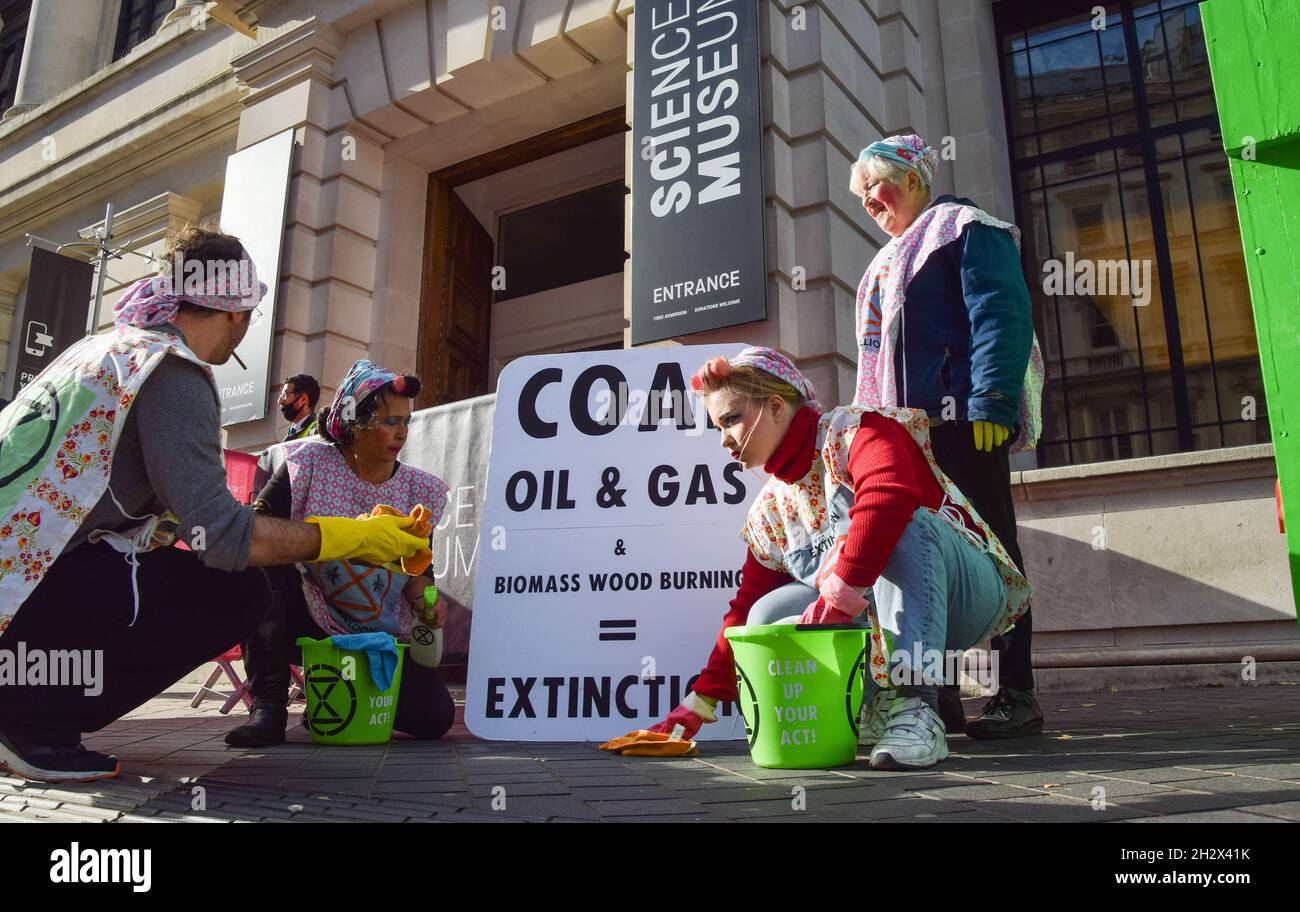London, UK. 24th Oct, 2021. Activists dressed as 'scrubbers' clean the pavement during the protest outside the Science Museum. Extinction Rebellion activists gathered outside the museum in South Kensington in protest against the museum's 'greenwash' sponsorship by fossil fuel companies including Shell and coal giants Adani. (Photo by Vuk Valcic/SOPA Images/Sipa USA) Credit: Sipa USA/Alamy Live News Stock Photo