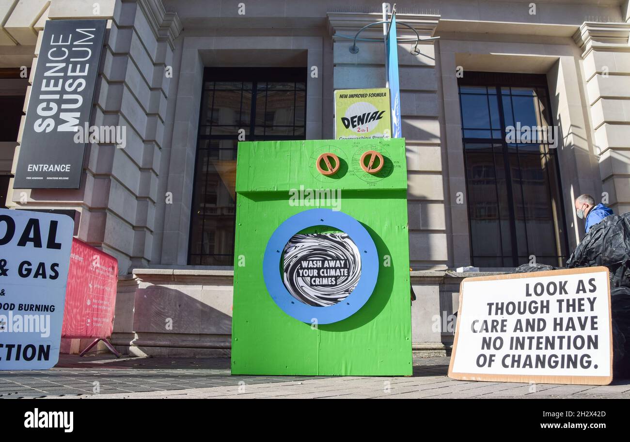 London, UK. 24th Oct, 2021. A 'greenwashing machine' and placards are seen during the protest outside the Science Museum. Extinction Rebellion activists gathered outside the museum in South Kensington in protest against the museum's 'greenwash' sponsorship by fossil fuel companies including Shell and coal giants Adani. (Photo by Vuk Valcic/SOPA Images/Sipa USA) Credit: Sipa USA/Alamy Live News Stock Photo