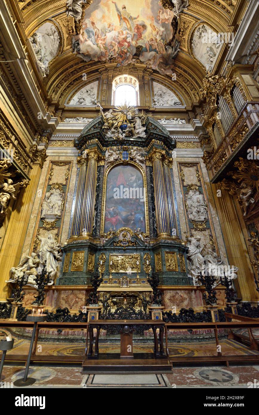 Italy, Rome, Chiesa del Gesù (church of Jesus) interior, the altar of St Ignatius and the baroque machine Stock Photo