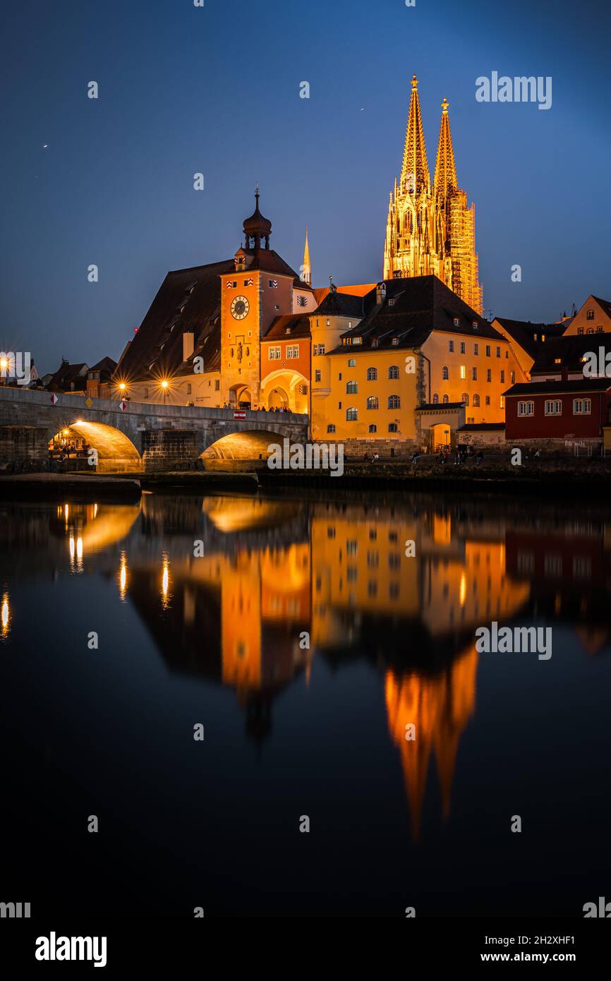 the-view-from-the-danube-on-the-regensburg-cathedral-and-stone-bridge
