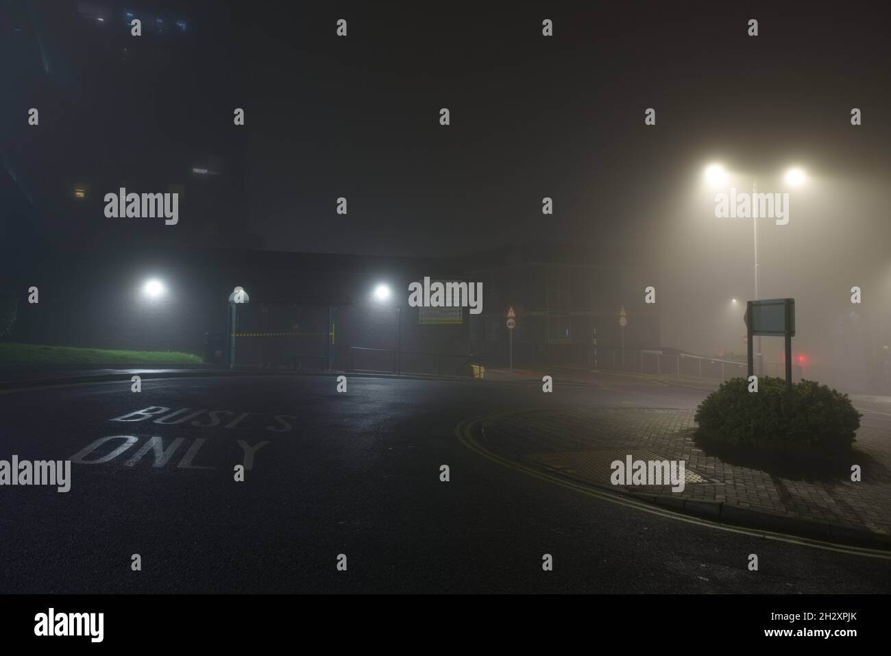 Sheffield, United Kingdom, 8th November, 2020: Bus turnaround point at Sheffield's Hallamshire hospital bus stop. Wide angle with thick fog at night. Stock Photo