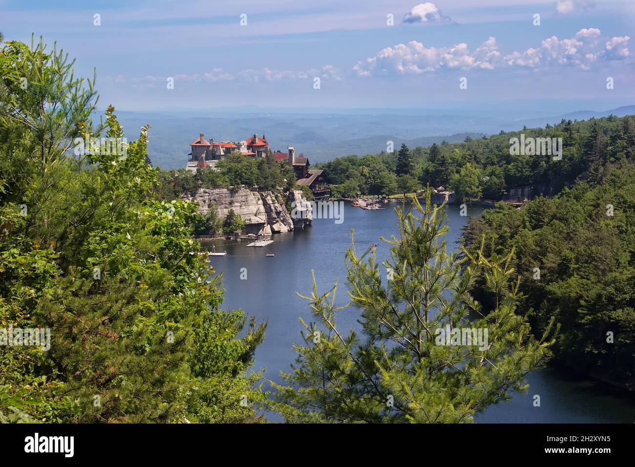 Historic Mohonk Mountain house, situated in the Shawangunk Mountains Stock Photo