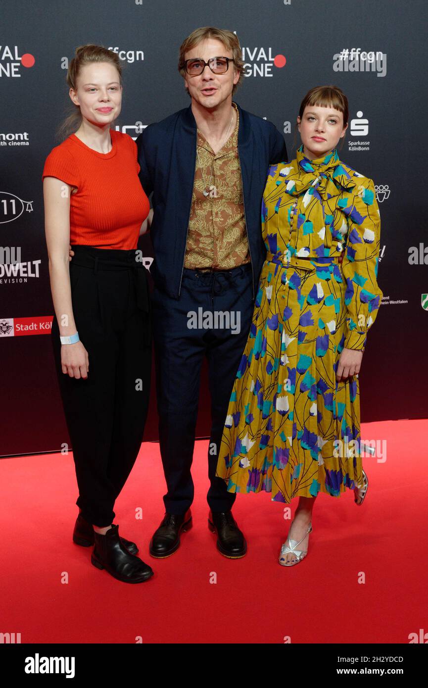 Cologne, Germany. 24th Oct, 2021. Actors Emma Bading (l), Albrecht