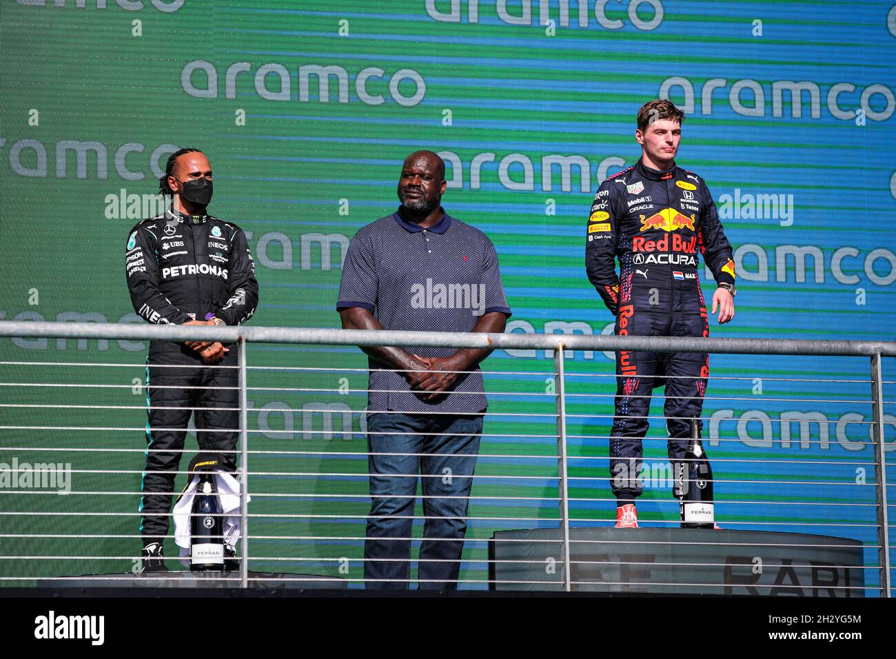 Austin, Texas, 24/10/2021, Podium: HAMILTON Lewis (gbr), Mercedes AMG F1 GP  W12 E Performance, VERSTAPPEN Max (ned), Red Bull Racing Honda RB16B, and  Shaquille O'Neal during the Formula 1 Aramco United States