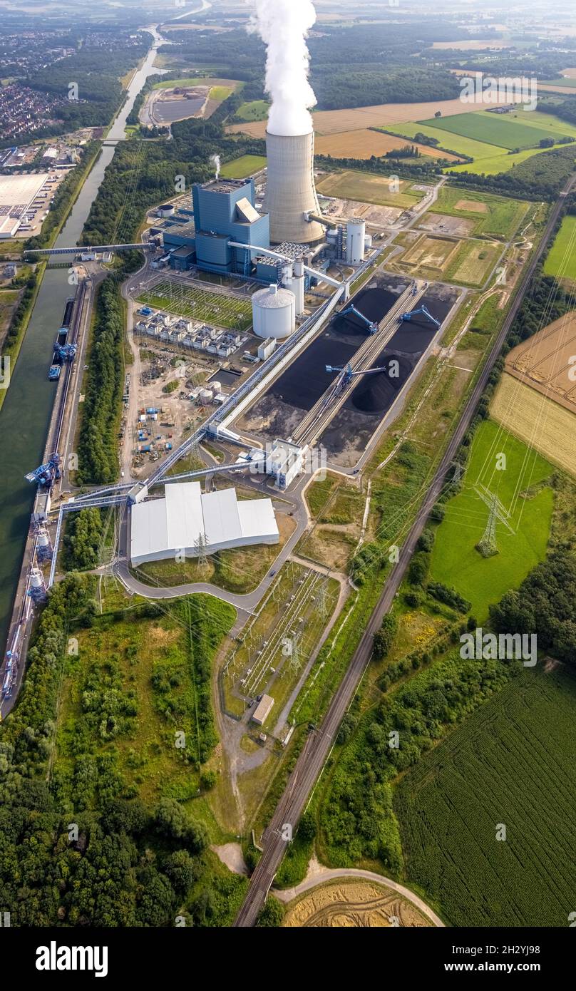 Aerial view of the power plant facilities and exhaust towers of the coal-fired combined heat and power plant Datteln 4 Uniper Kraftwerk Im Löringhof a Stock Photo