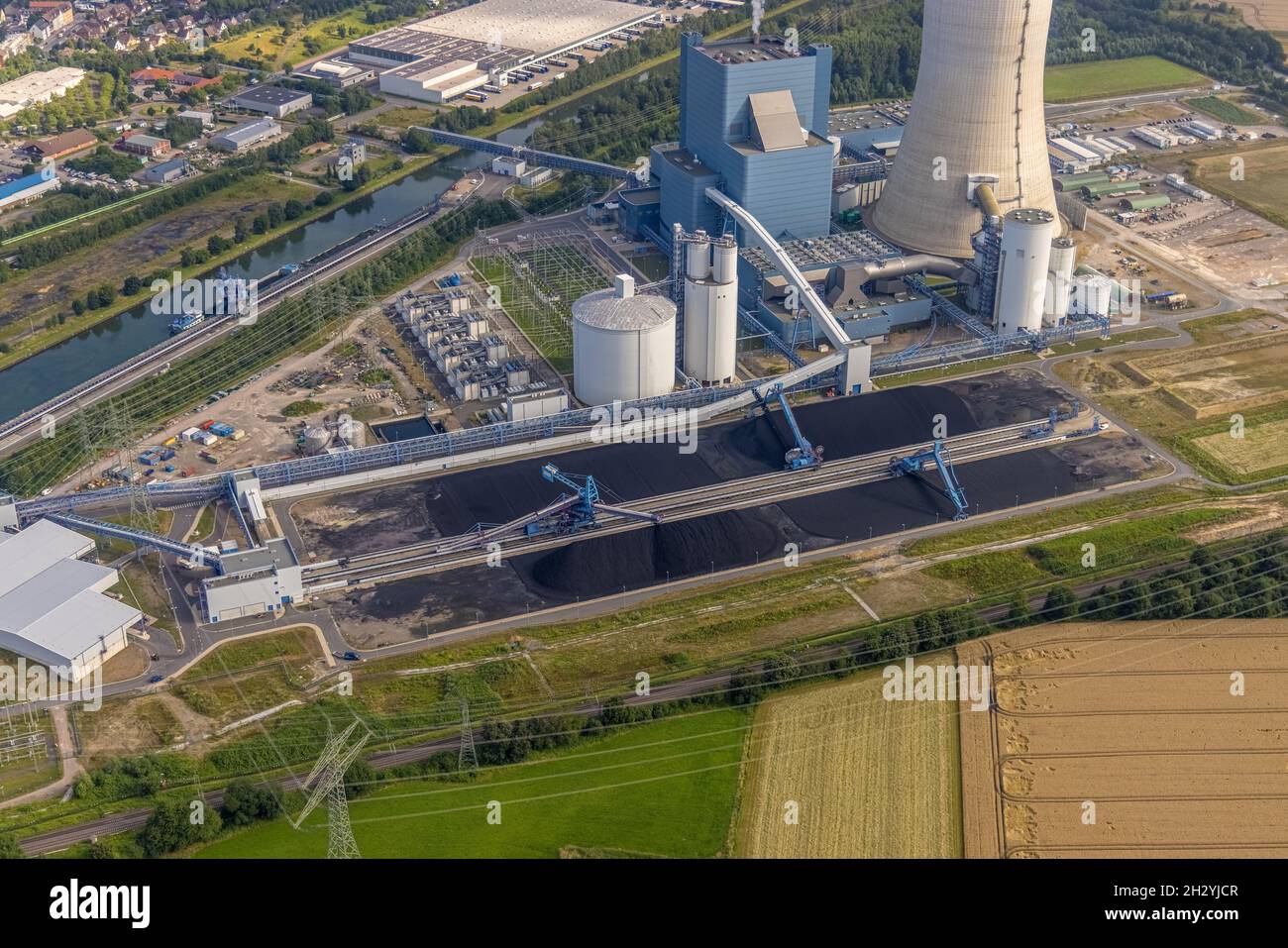 Aerial view of the power plant facilities and exhaust towers of the coal-fired combined heat and power plant Datteln 4 Uniper Kraftwerk Im Löringhof a Stock Photo
