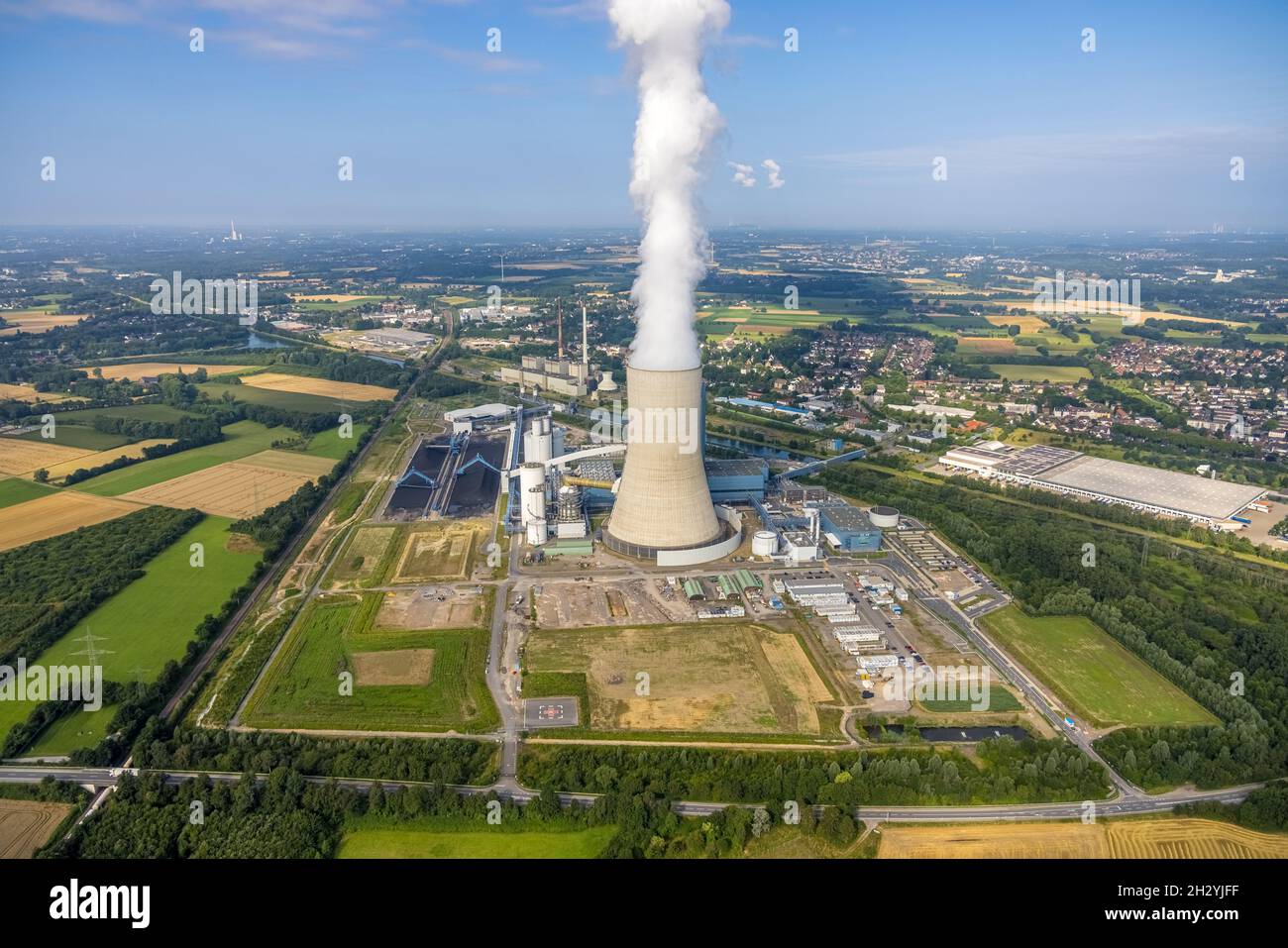 Aerial view of the power plant facilities and exhaust towers of the coal-fired combined heat and power plant Datteln 4 Uniper Kraftwerk Im Löringhof a Stock Photo