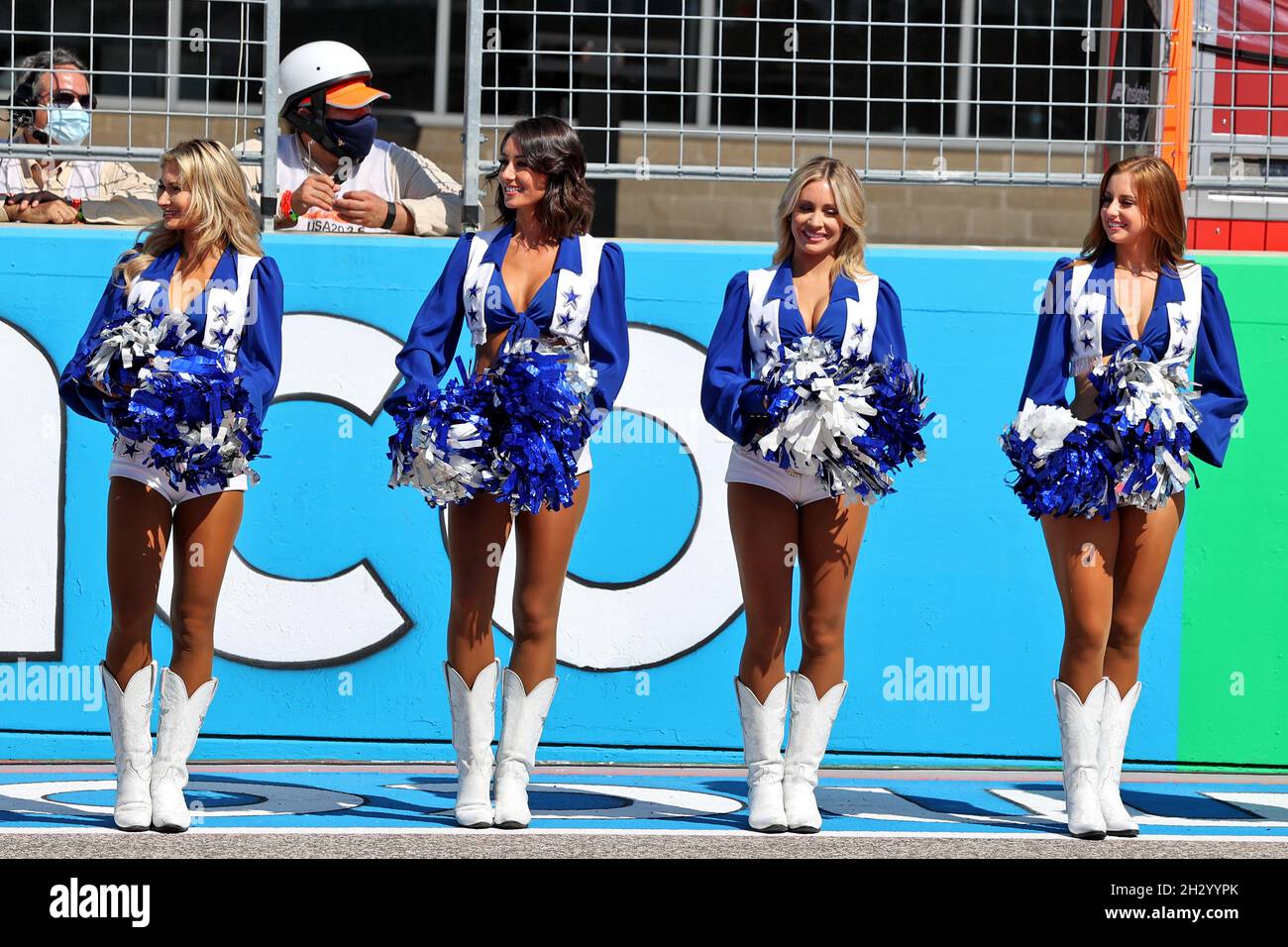 Austin, Texas, USA. 24/10/2021, Dallas Cowboys Cheerleaders on the grid. United States Grand Prix, Sunday 24th October 2021. Circuit of the Americas, Austin, Texas, USA. Stock Photo