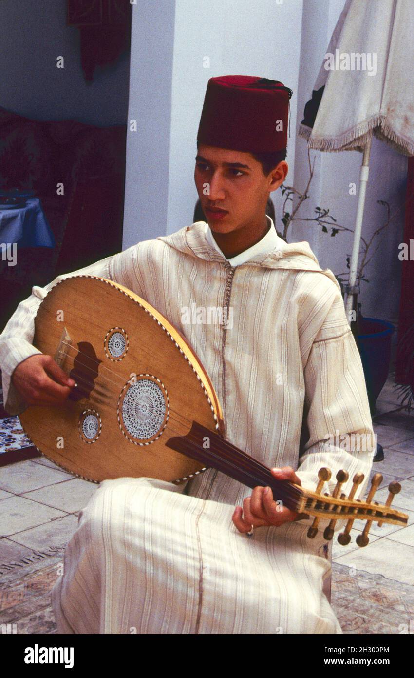 Moroccan musician playing an oud near Djemaa-el-Fna square in Marrakesh, Morocco. (al-oud = lute). Stock Photo