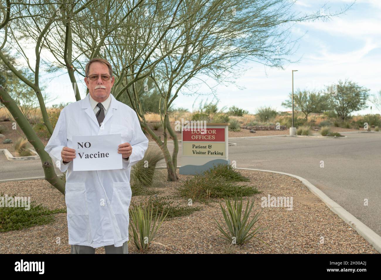 Doctor holds No Vaccine sign in opposition to the mandate in Arizona and United States Stock Photo