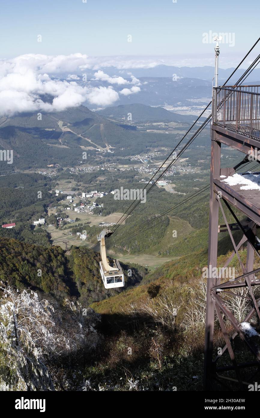 Ryuoo Ropeway Nagano, Japan, 2021-22-10 , Gondola arriving at the Ryuoo Sora Terrace ...