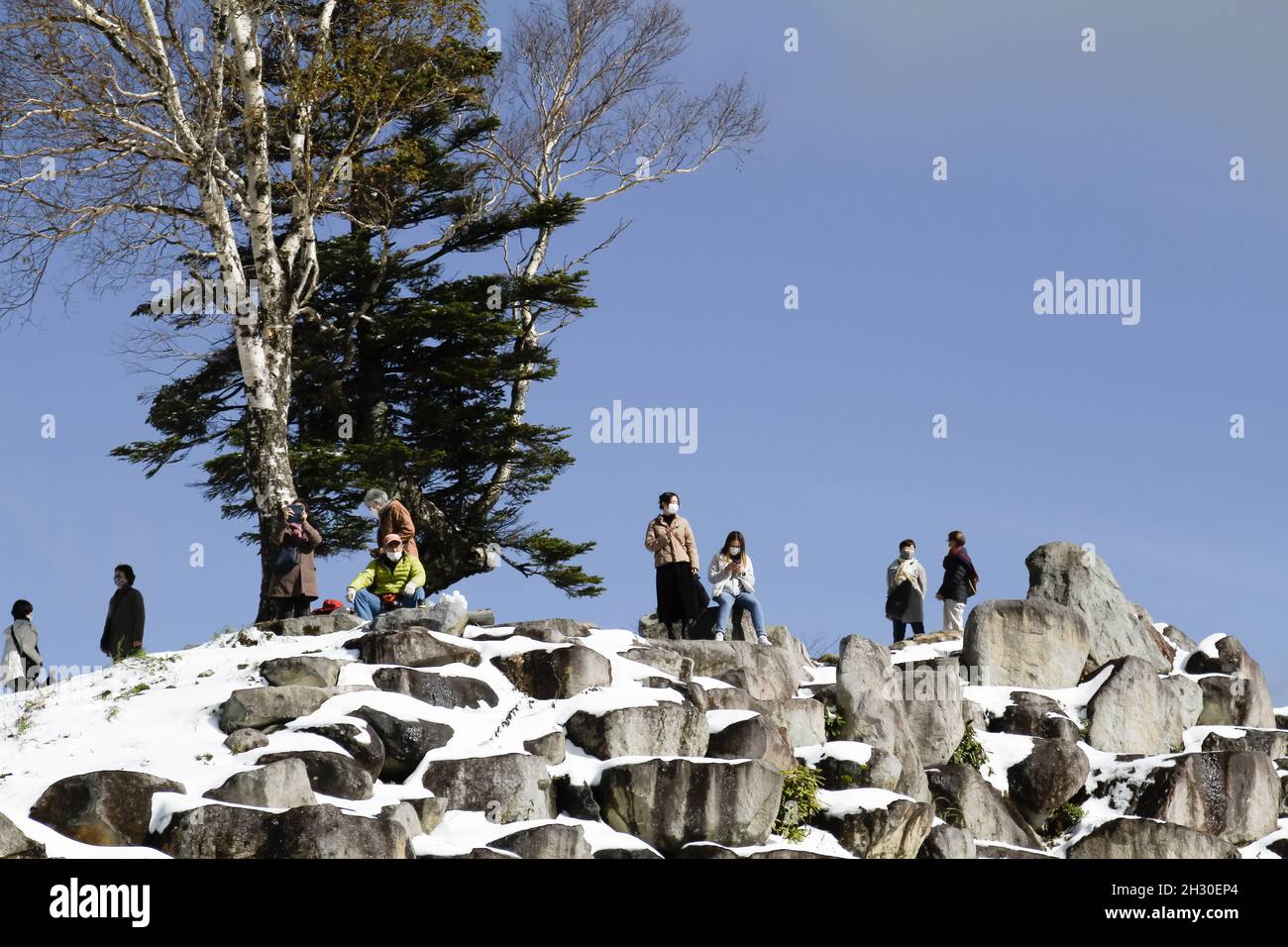 Ryuoo Ropeway Nagano, Japan, 2021-24-10 , Tourists at the Ryuoo Sora Terrace, a ...