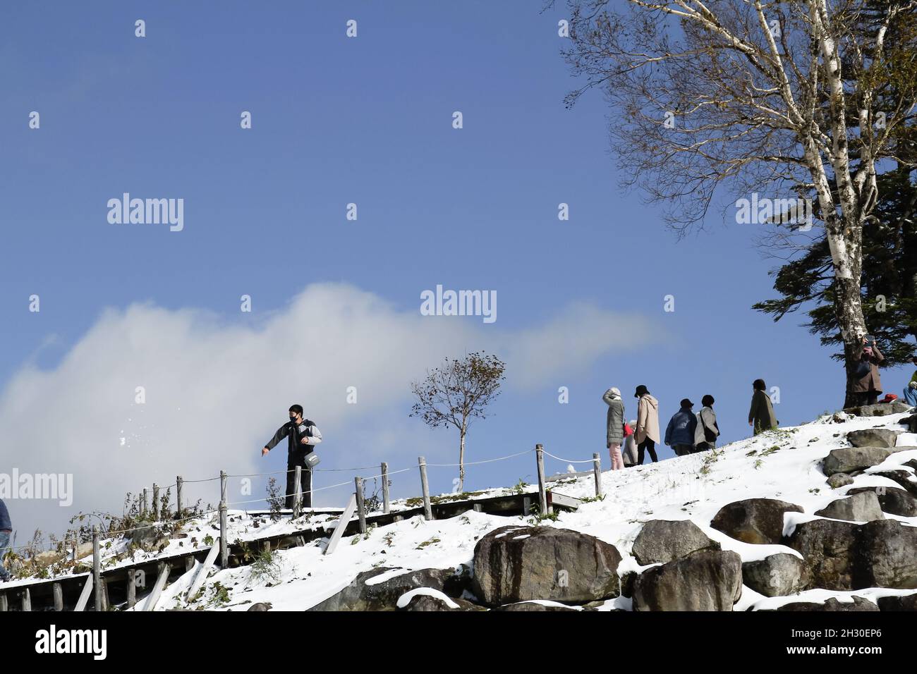 Ryuoo Ropeway Nagano, Japan, 2021-24-10 , Tourists at the Ryuoo Sora Terrace, a ...