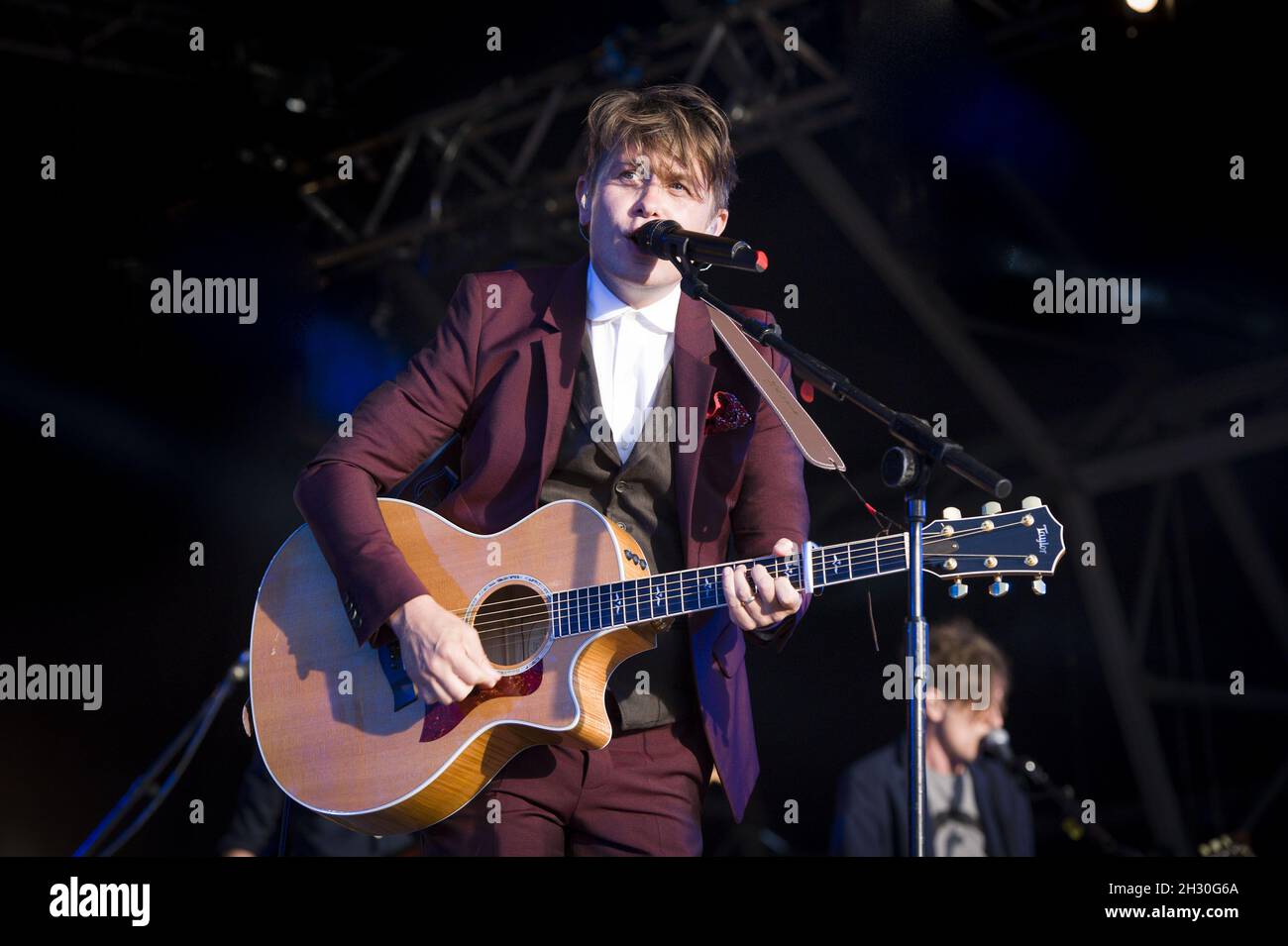 Mark Owen performs live on stage during day 2 of Camp Bestival, Lulworth  Castle, Dorset Stock Photo - Alamy