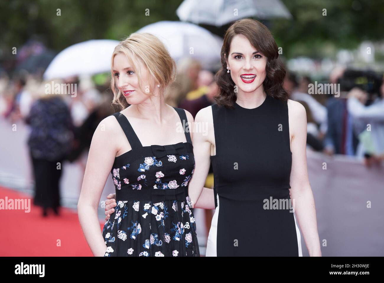 Downton Abbey stars Michelle Dockery and Laura Carmichael enjoy co-star's  60th birthday in Mayfair : r/DowntonAbbey