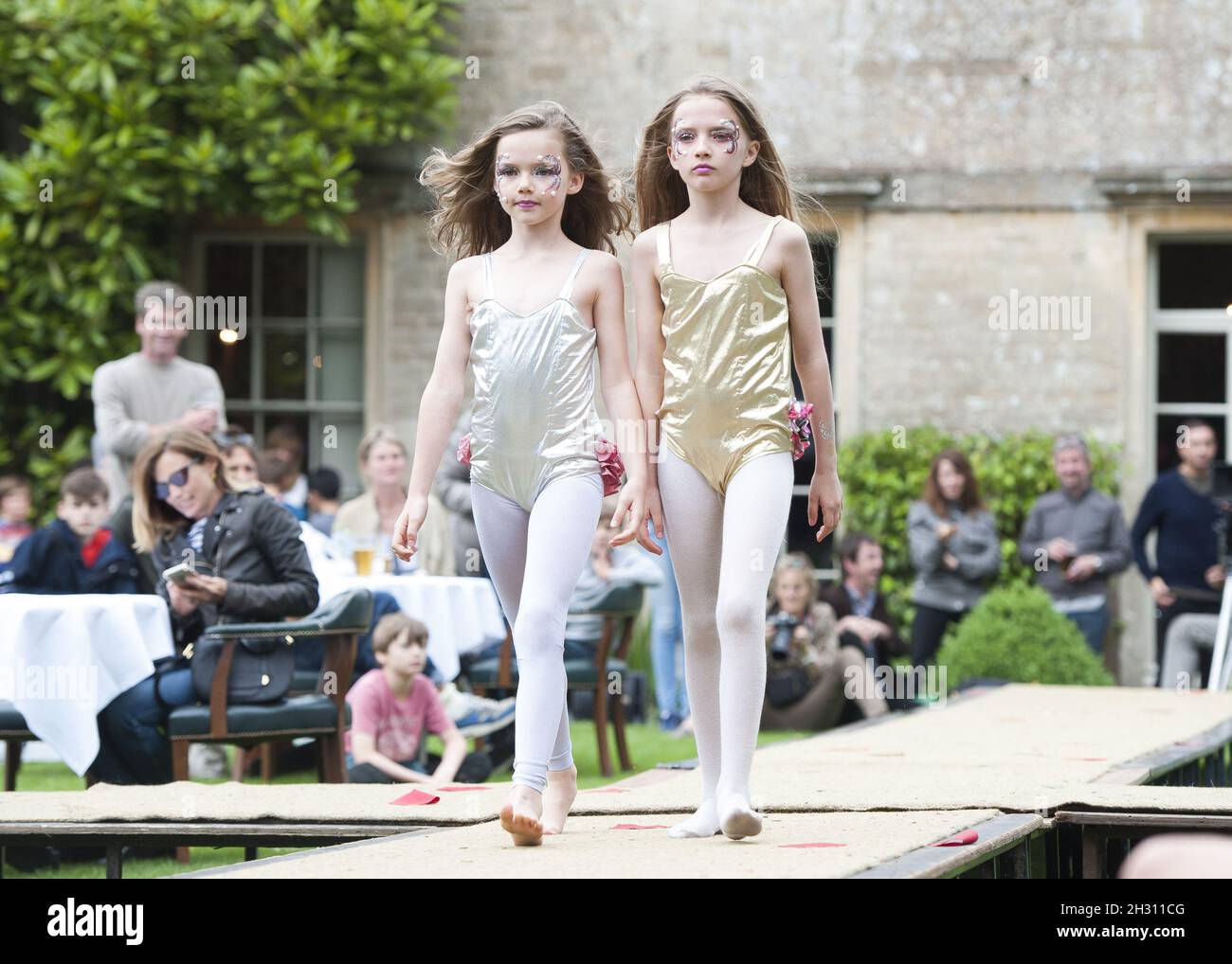 Fashion Show Runway Catwalk Model Modelling Models Full Length Idsok Hi fashion-show-runway-catwalk-model-modelling-models-full-length-idsok-hi