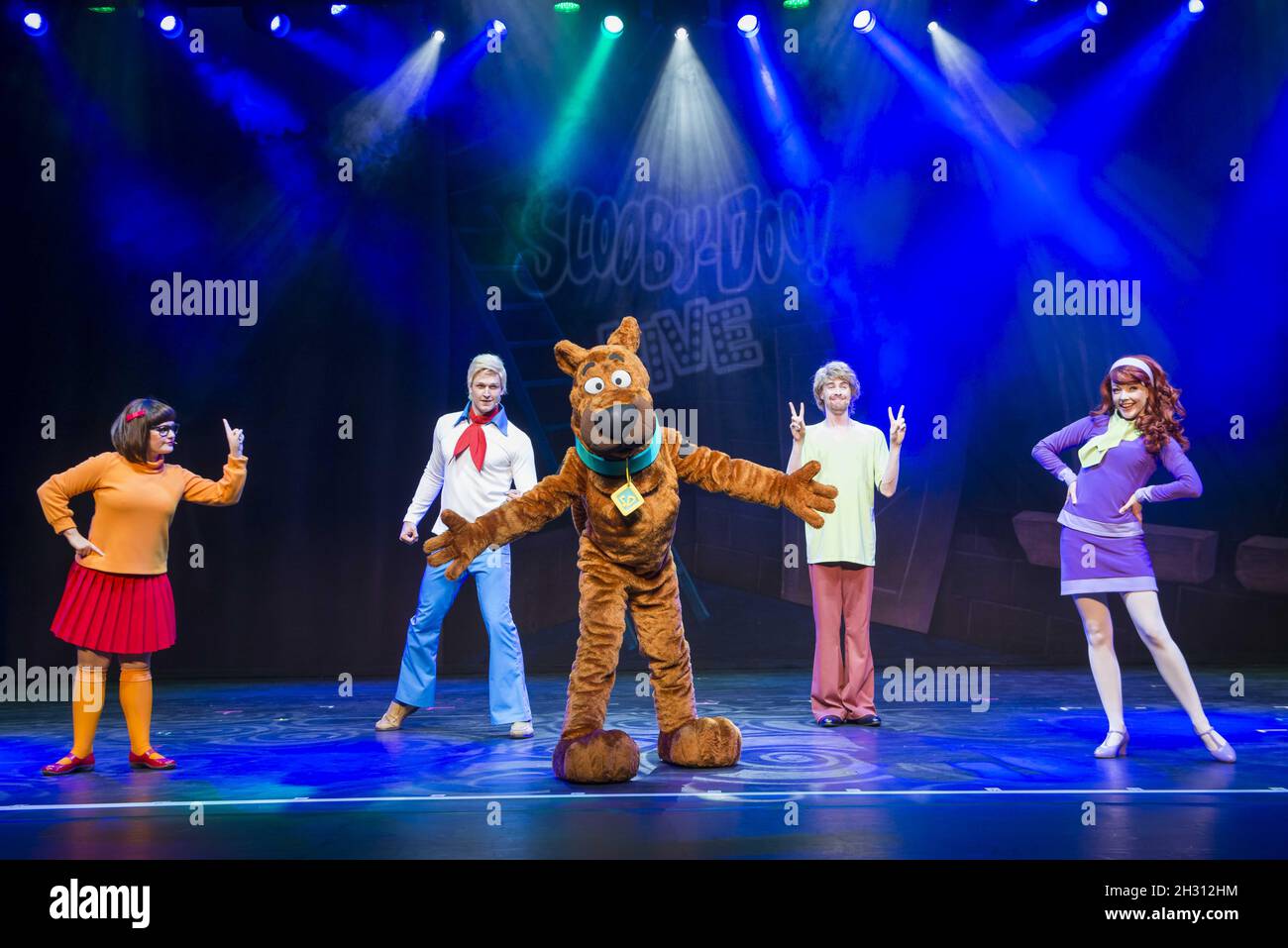 Rebecca Withers (Velma), Chris Warner Drake (Fred), Joe Goldie (Scooby