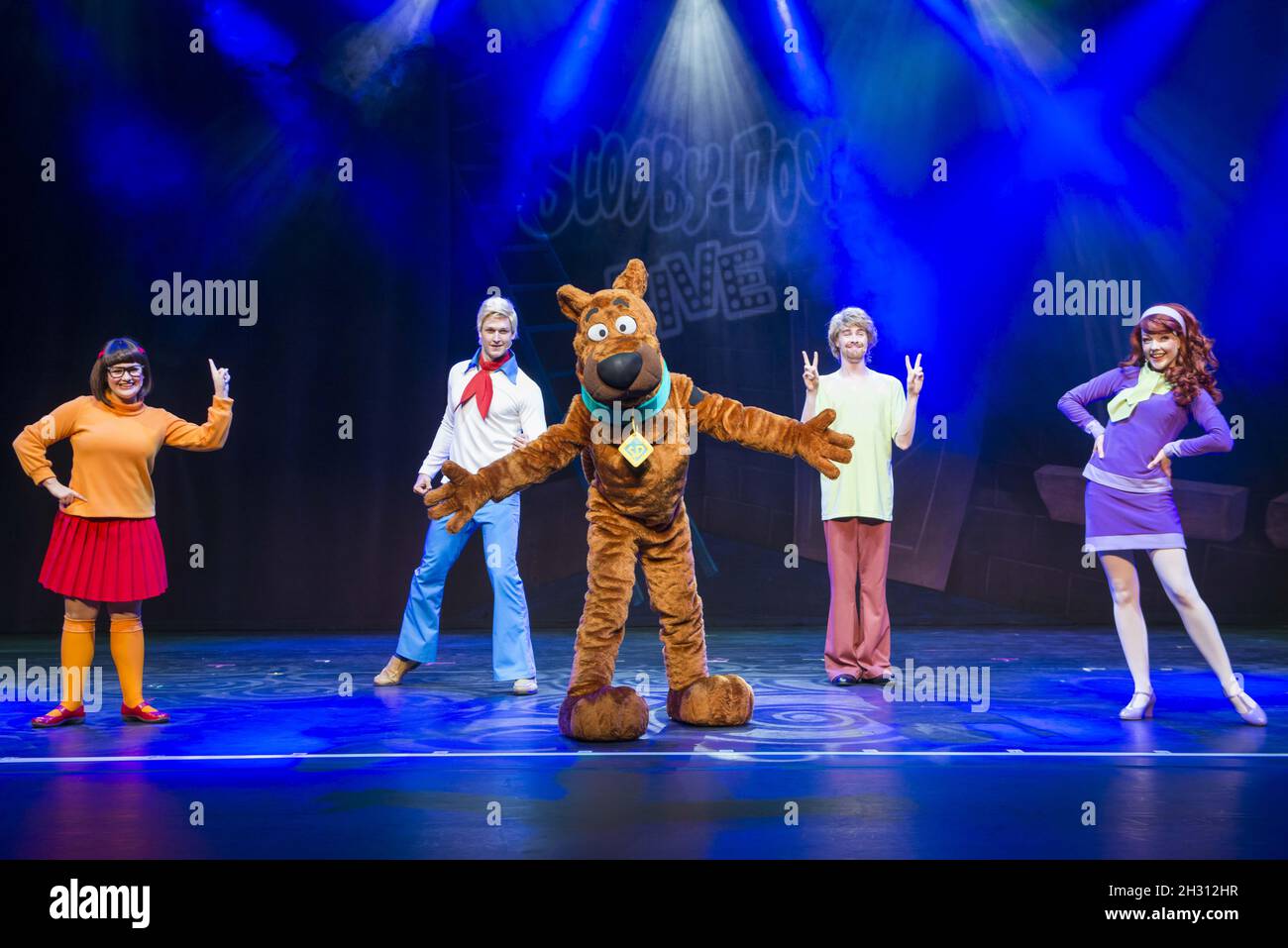 Daphne, velma, scooby doo hi-res stock photography and images - Alamy