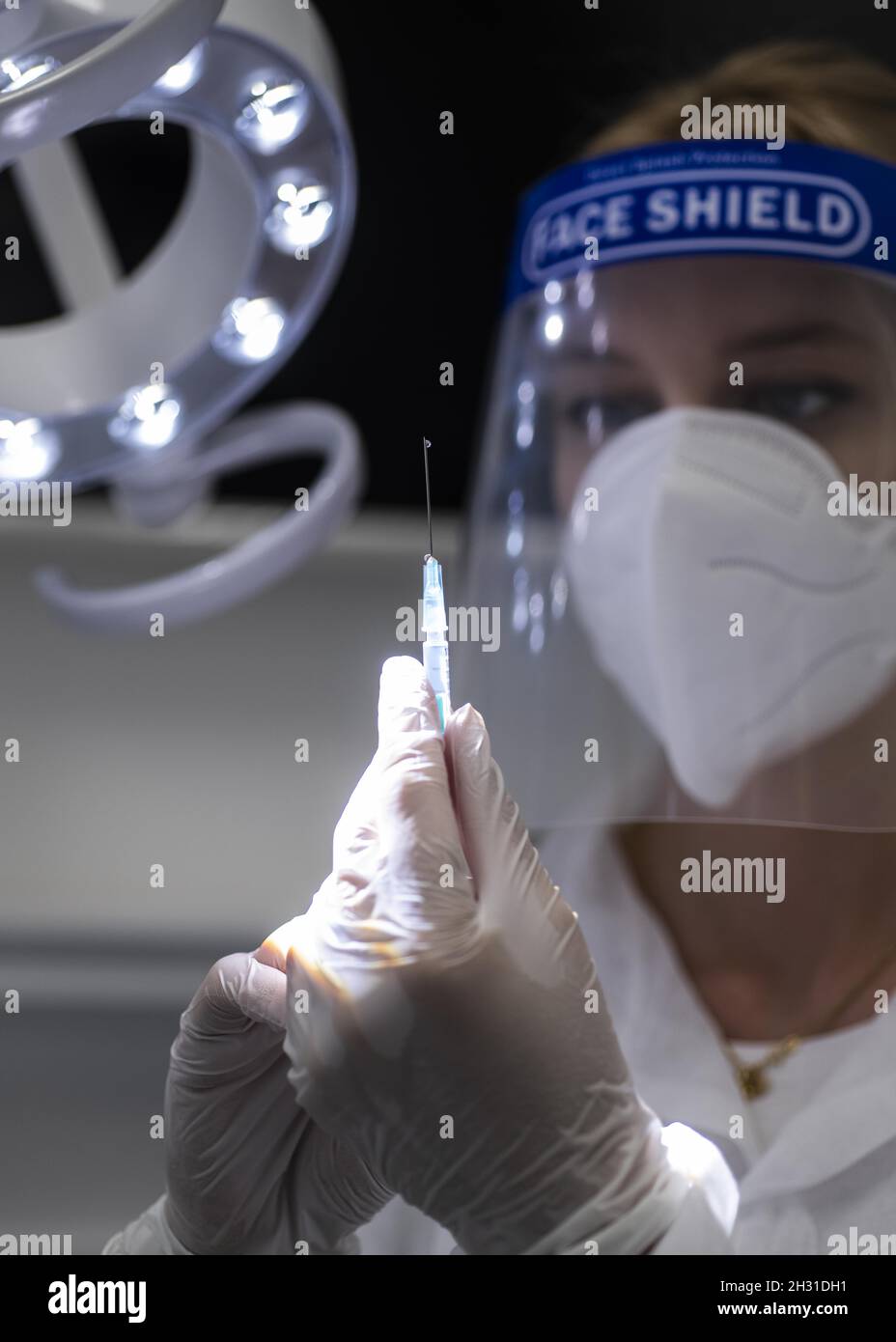 Full ppe nurse hi-res stock photography and images - Alamy