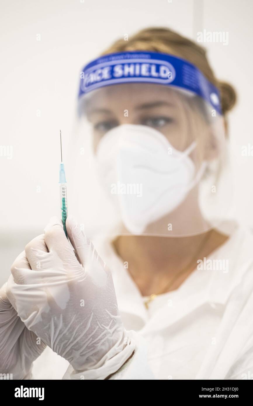 Full ppe nurse hi-res stock photography and images - Alamy