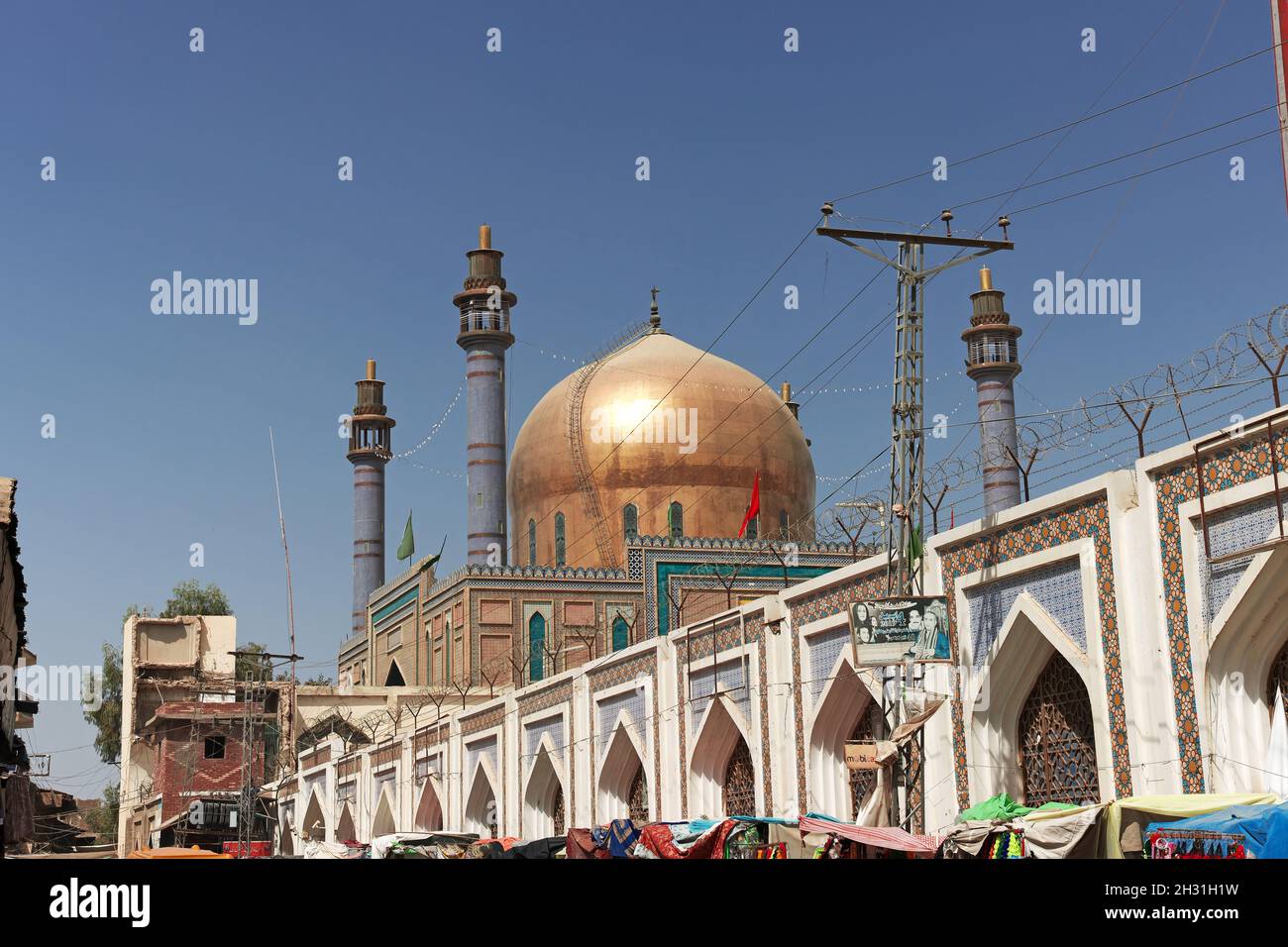 Shrine of Lal Shahbaz Qalandar in Sehwan Sharif, Pakistan Stock Photo - Alamy Shrine of Lal Shahbaz Qalandar in Sehwan Sharif, Pakistan Stock Photo - Alamy