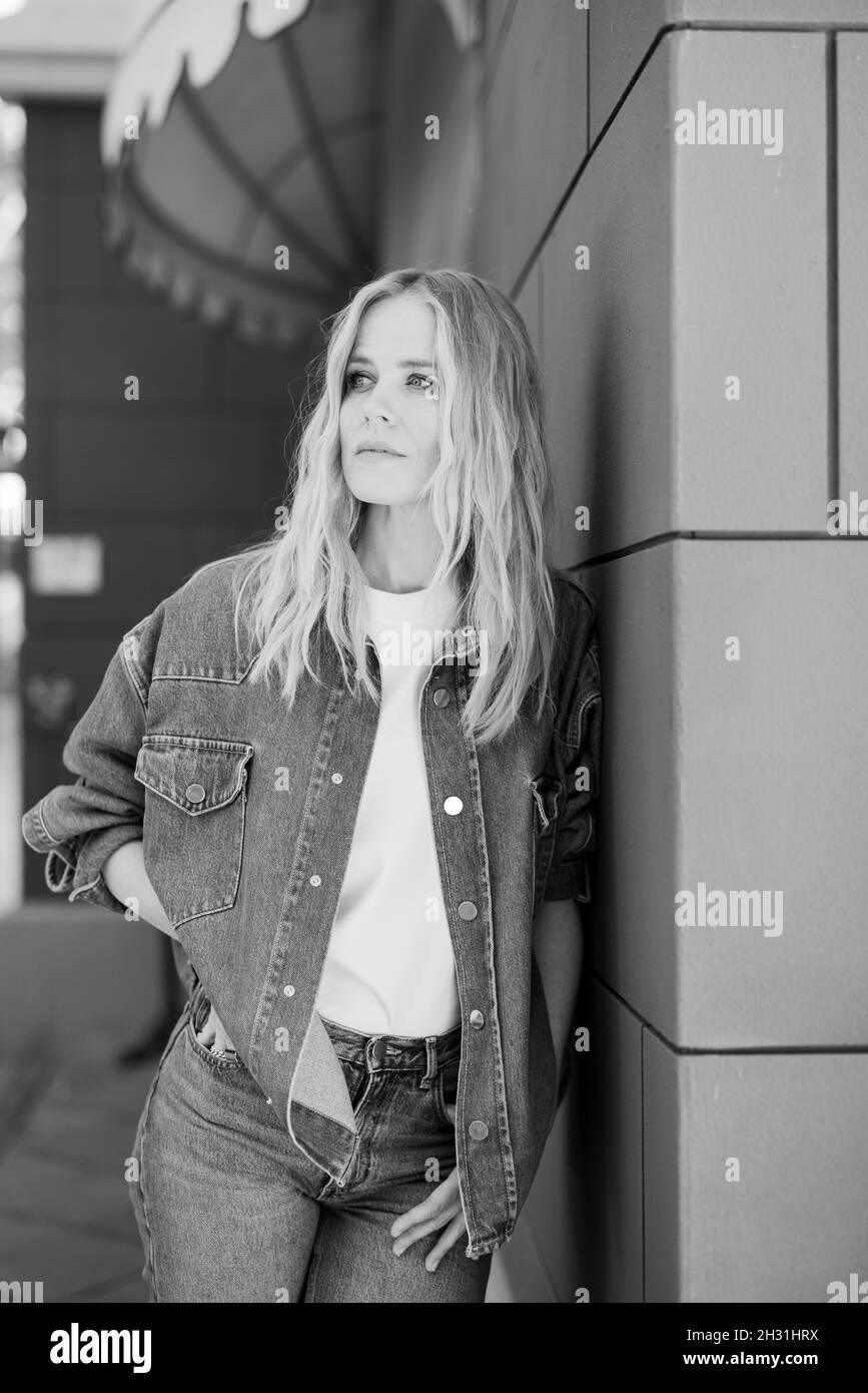Cologne, Germany. 03rd Sep, 2021. ATTENTION: THIS ARTICLE MAY NOT BE PUBLISHED BEFORE THE BLOCKING DEADLINE, 10.11.2021, 0.00 A.M.! Ilse deLange, musician and singer, photographed in the set of the RTL TV series 'Unter Uns', where she has a guest appearance. Credit: Rolf Vennenbernd/dpa/Alamy Live News Stock Photo