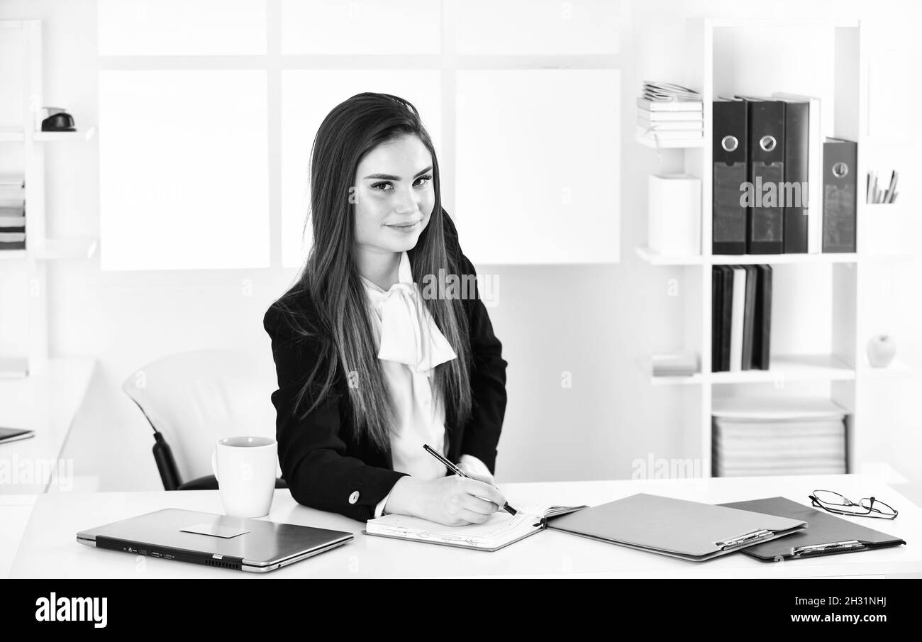 Notaries and notary signing agents manage and witness signatures on