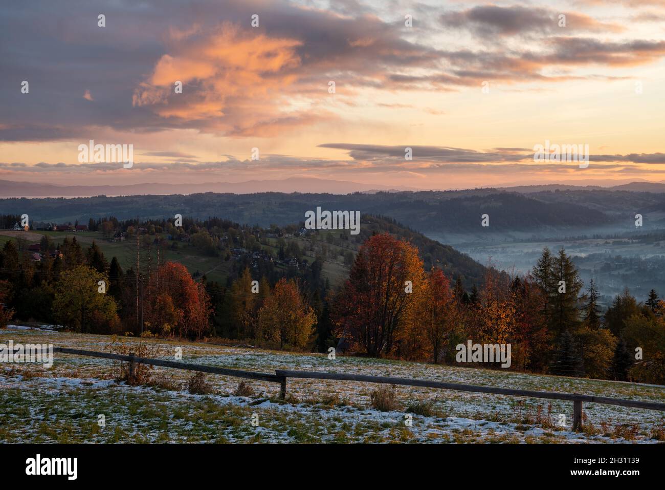 Mountain autumn scenery hi-res stock photography and images - Alamy