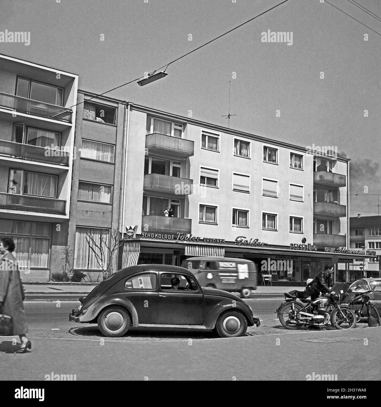 Geschäftsstraße in Reutlingen, Deutschland 1959. Business street at Reutlingen, Germany 1959. Stock Photo