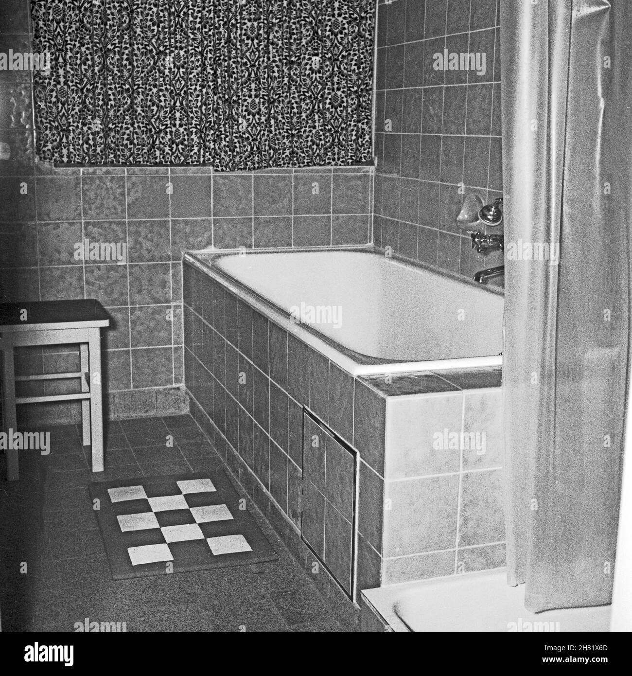 Inneneinrichtung in einer Pension, Deutschland 1958. Interior of a hostel, Germany 1958. Stock Photo