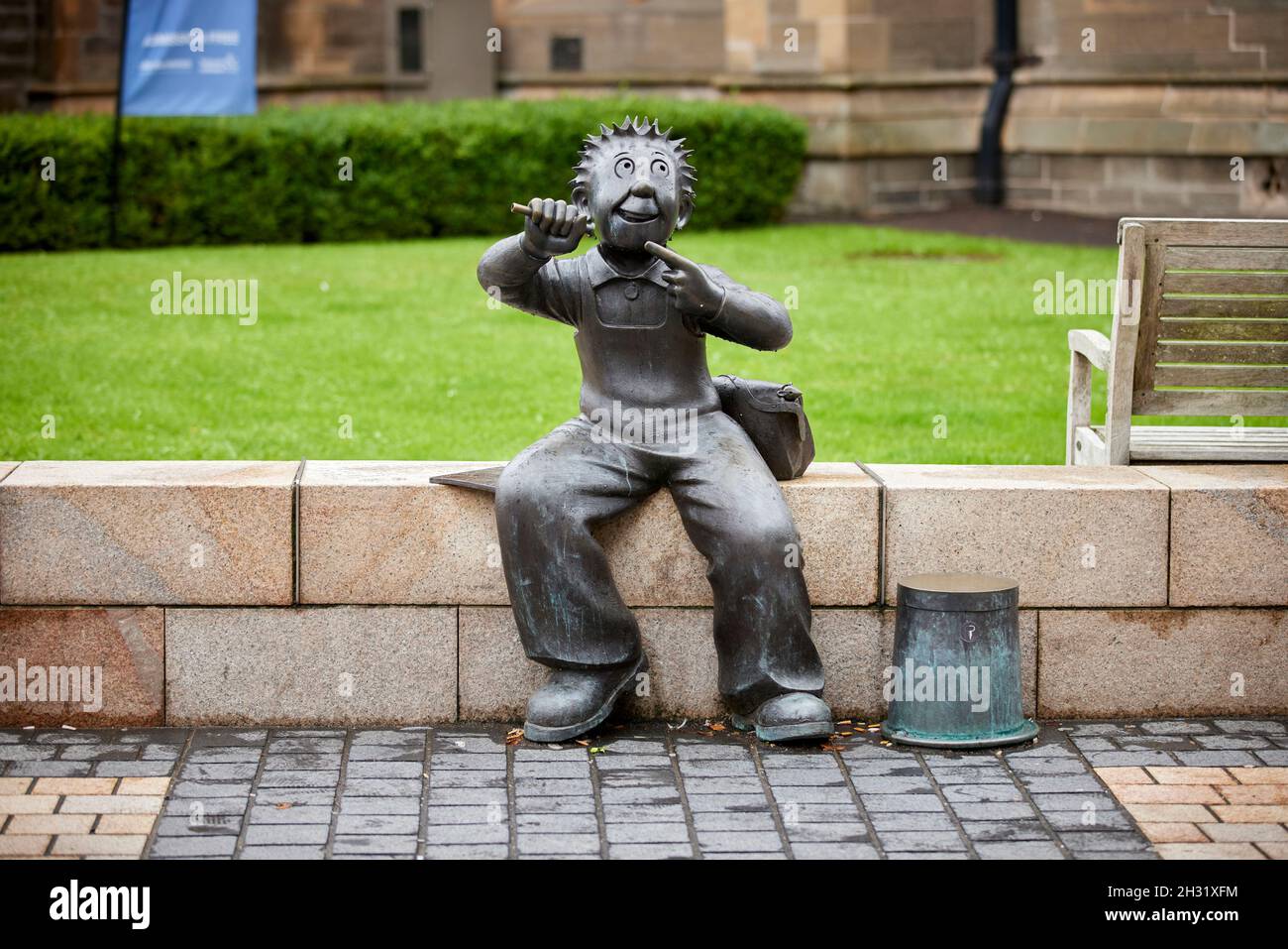 Dundee, Scotland, Oor Wullie sculpture by Malcolm Robertson Albert Square Stock Photo