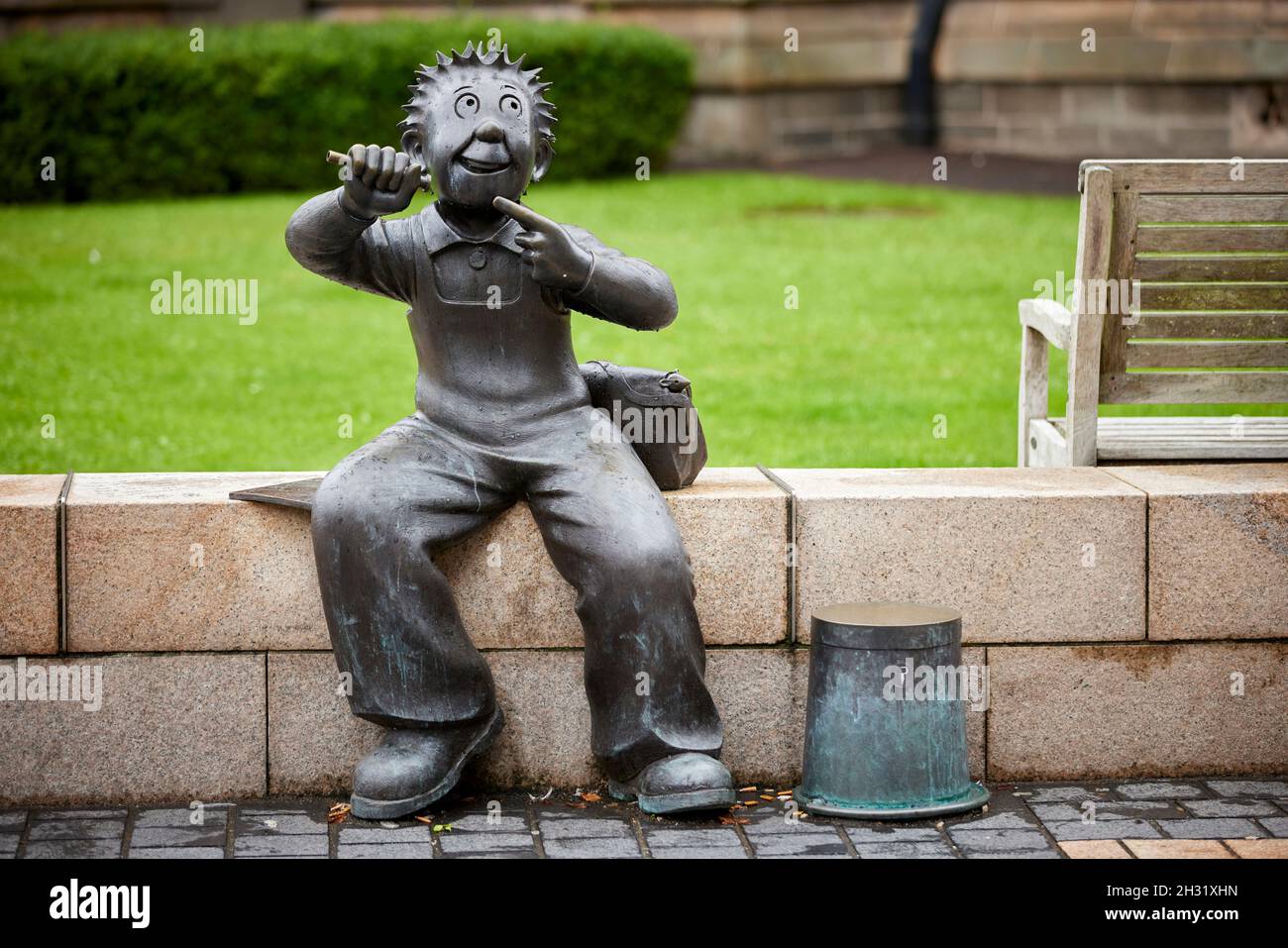 Dundee, Scotland, Oor Wullie sculpture by Malcolm Robertson Albert Square Stock Photo