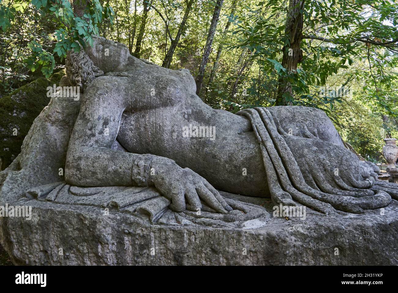Statue einer schlafenden Frau, Sacro Bosco, Parco dei Mostri, Park der Ungeheuer, Bomarzo, Provinz Viterbo, Latium, Italien, Europa Stock Photo