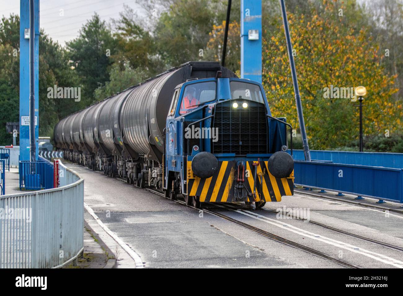 Ribble Rail crude 'Bitumen tankers' hauled by 60096 Sentinel diesel 'Progress' shunting locos, used to Shunt VTG Wagon hire flammable tar into the Total Fina Elf plant for discharge, processing, and onward distribution by road. Preston, UK Stock Photo