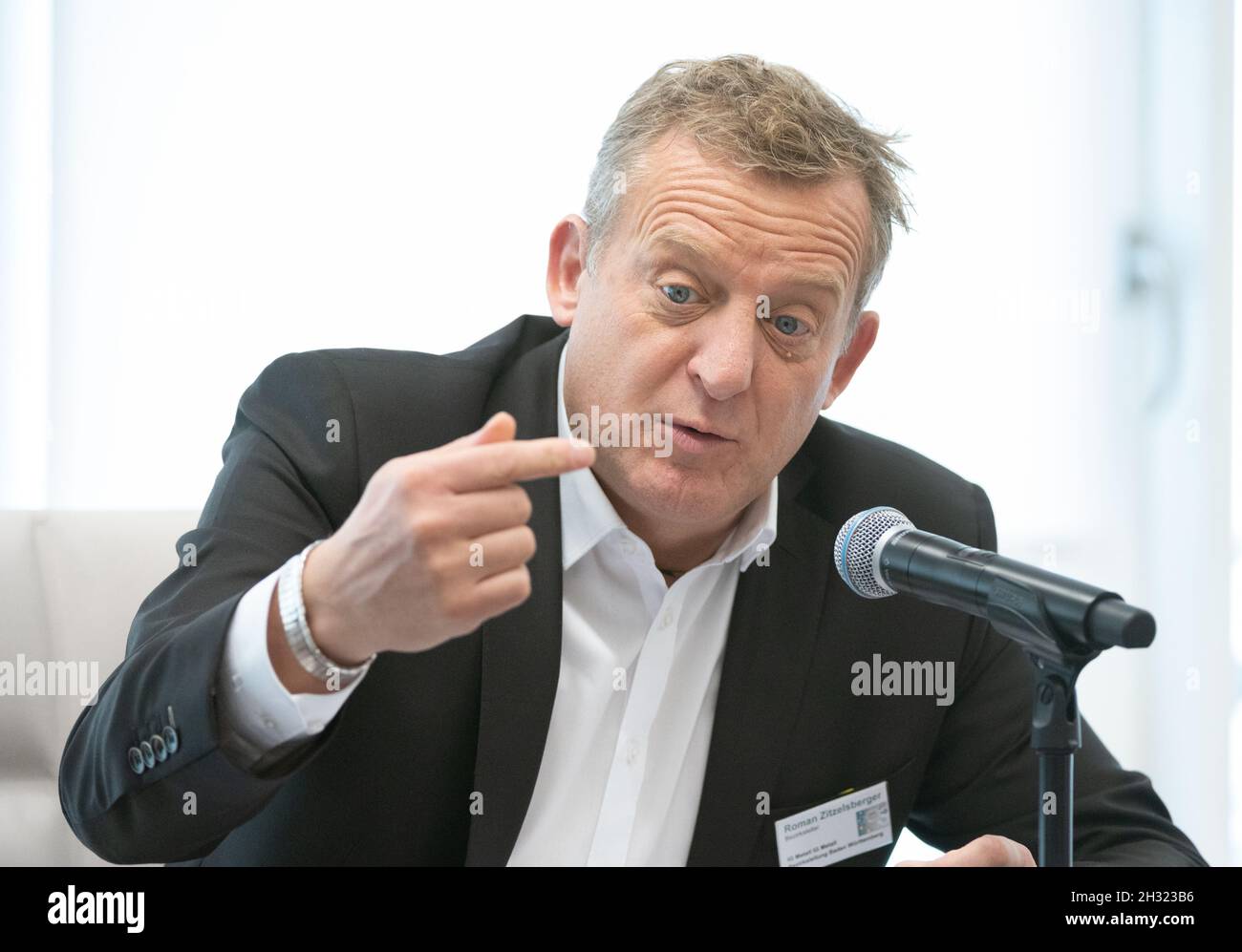 Stuttgart, Germany. 25th Oct, 2021. Roman Zitzelsberger, District Manager Baden-Württemberg of the IG Metall trade union, speaks at a press conference on the subject of 'Future Skills' on the occasion of the theme day with the topic 'Future Skills'. Credit: Bernd Weißbrod/dpa/Alamy Live News Stock Photo
