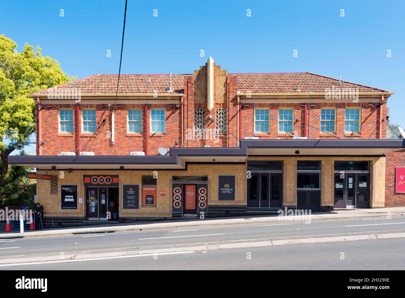 The c.1936 constructed, Art Deco styled Pymble Pub (Hotel) sits on the Pacific Highway and is a good example of 1930's hotel design. Architect unknown Stock Photo