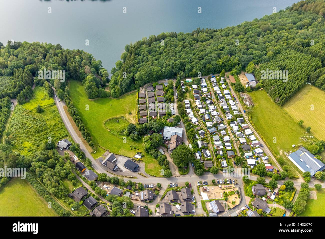 Luftbild, Listertalsperre, Campingplatz Wörmge, Strahlemännchen.de - Reha-Resort für Familien, Rabaukenland, Eichen, Attendorn, Sauerland, Nordrhein-W Stock Photo