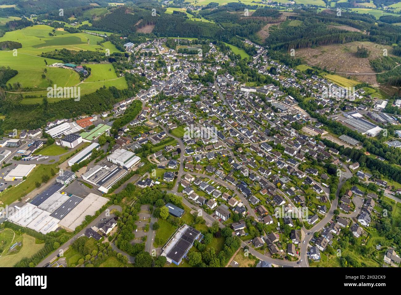 Aerial view, Business Center Gewerbegebiet Ennert Voßhölzchen und Ortsansicht, Drolshagen, Sauerland, North Rhine-Westphalia, Germany, DE, Europe, com Stock Photo