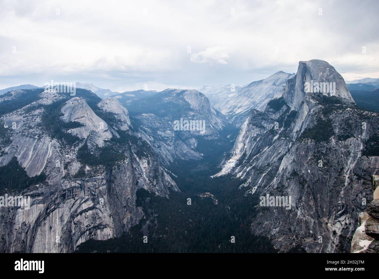 Half Dome seen from Glacier Point in Yosemite Valley | Stunning views in Yosemite National Park, California Amazing rock formations, Mountains, Cliffs Stock Photo