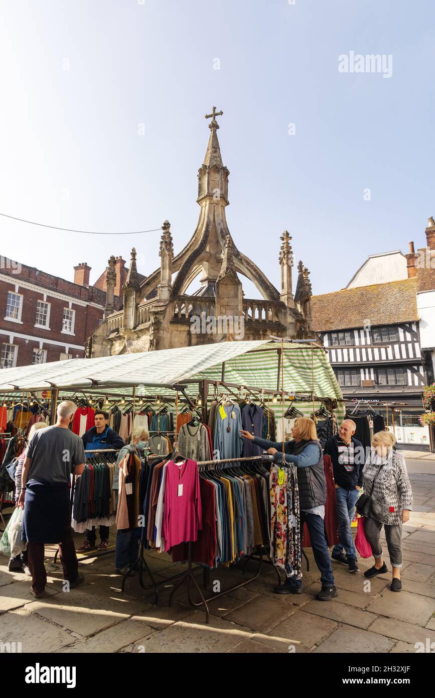 Salisbury Market Cross; people shopping at a market stall next to the Market Cross or Poultry Cross, built in the 14th century, Salisbury Wiltshire UK Stock Photo