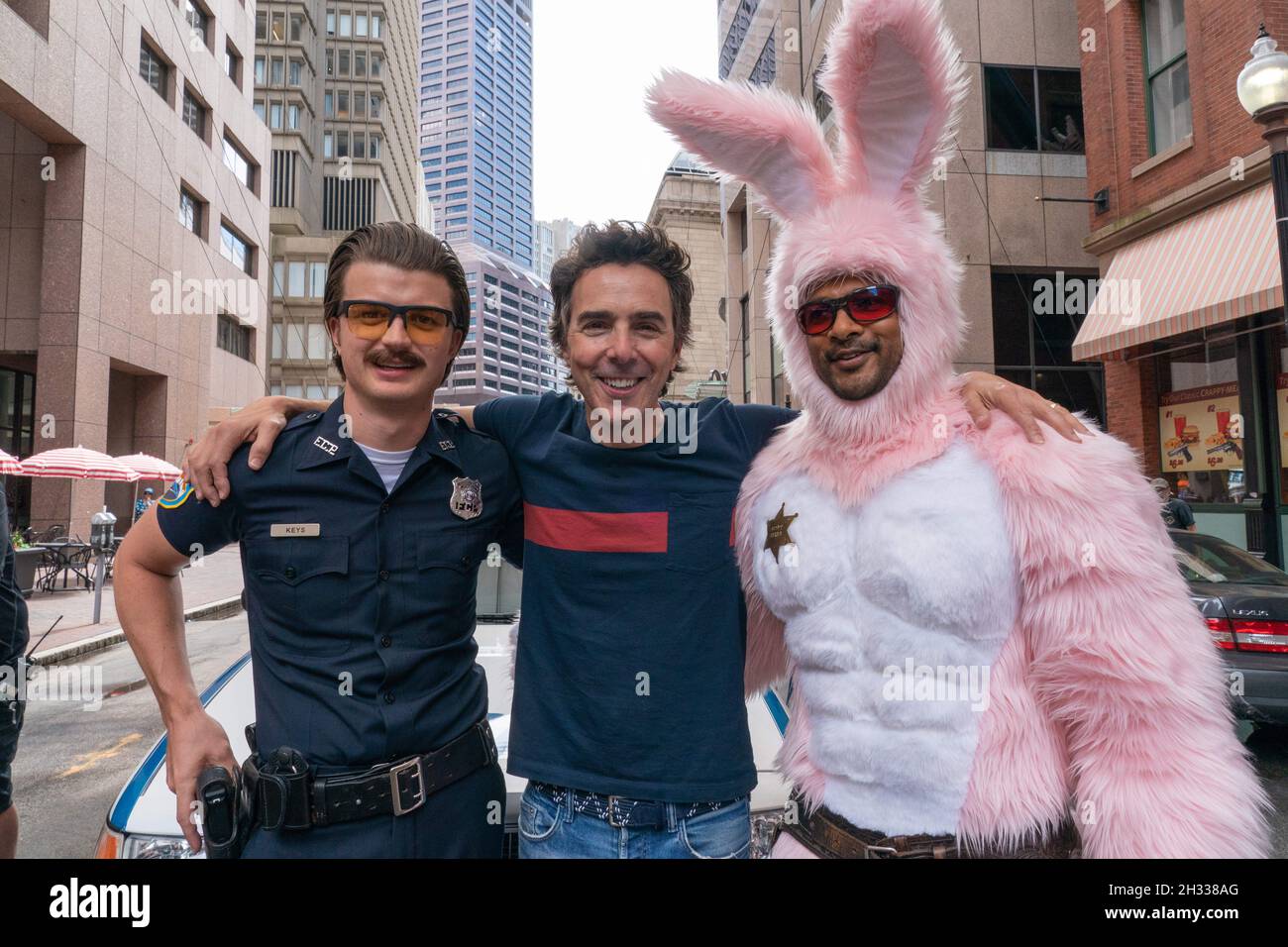 Joe Keery, director Shawn Levy and Utkarsh Ambudkar on the set of 20th
