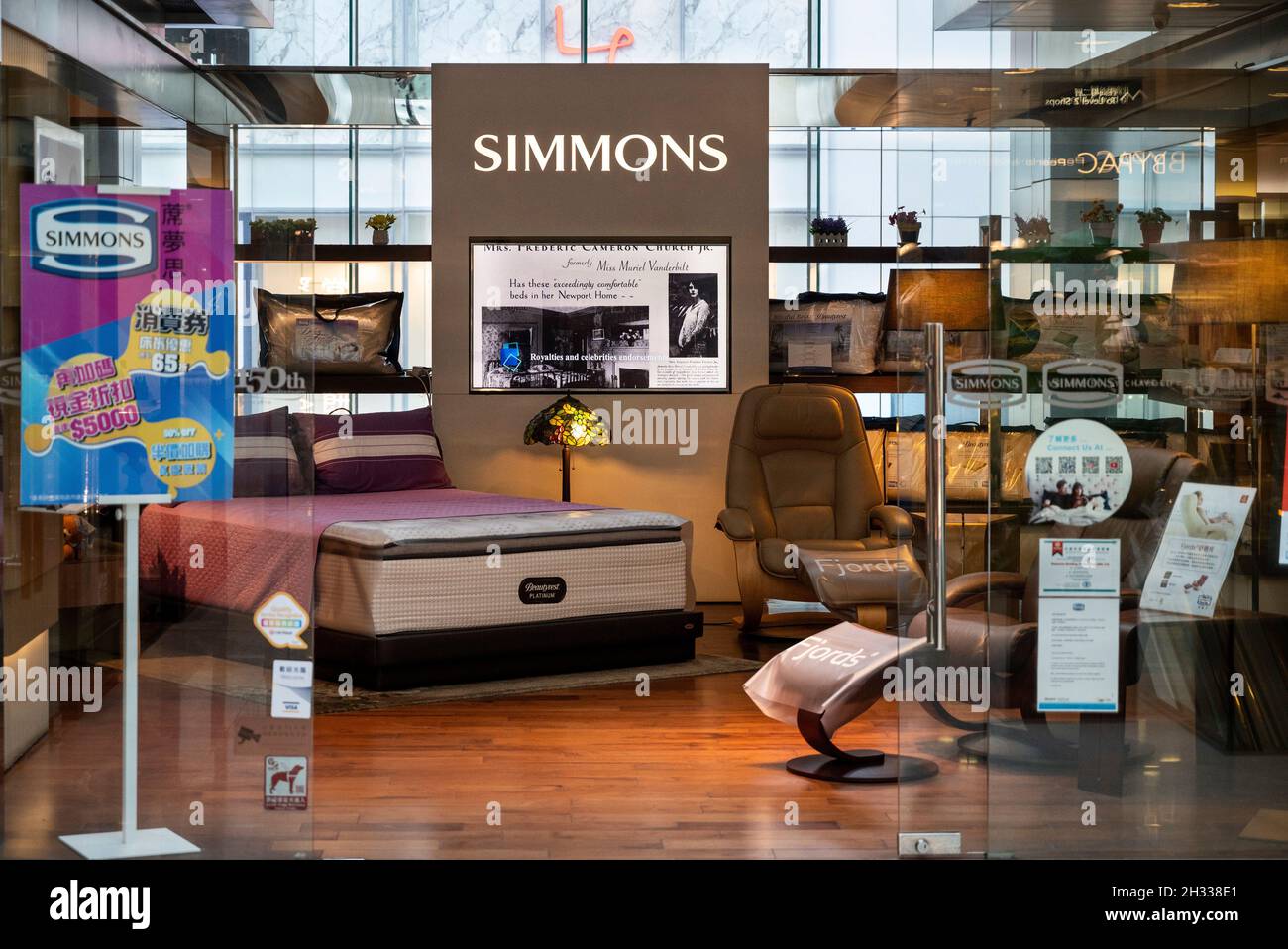 Simmons store hi res stock photography and images Alamy