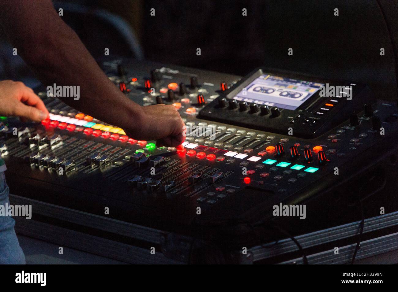 Sound Engineer Concert Hi Res Stock Photography And Images Alamy Sound Engineer Concert Hi Res Stock Photography And Images Alamy