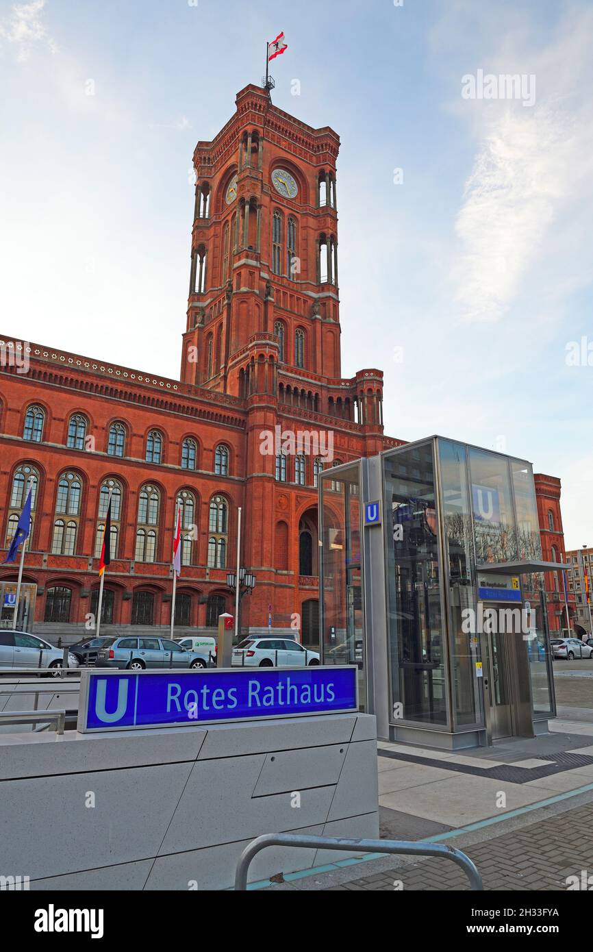 ROTES RATHAUS U BAHNEINGANG intelligence overview