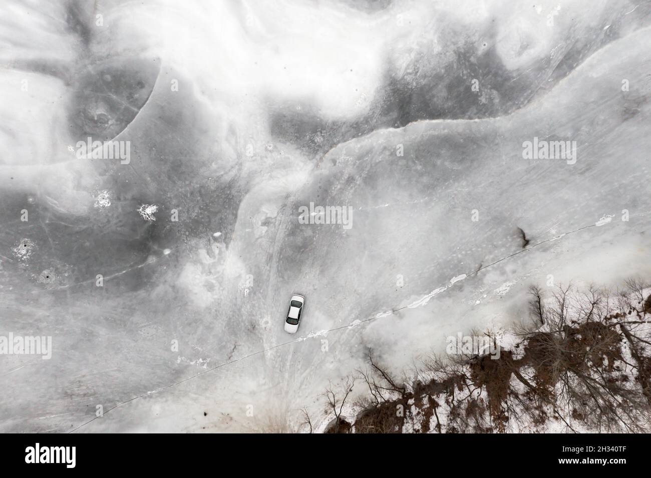 From above frozen lake hi-res stock photography and images - Alamy