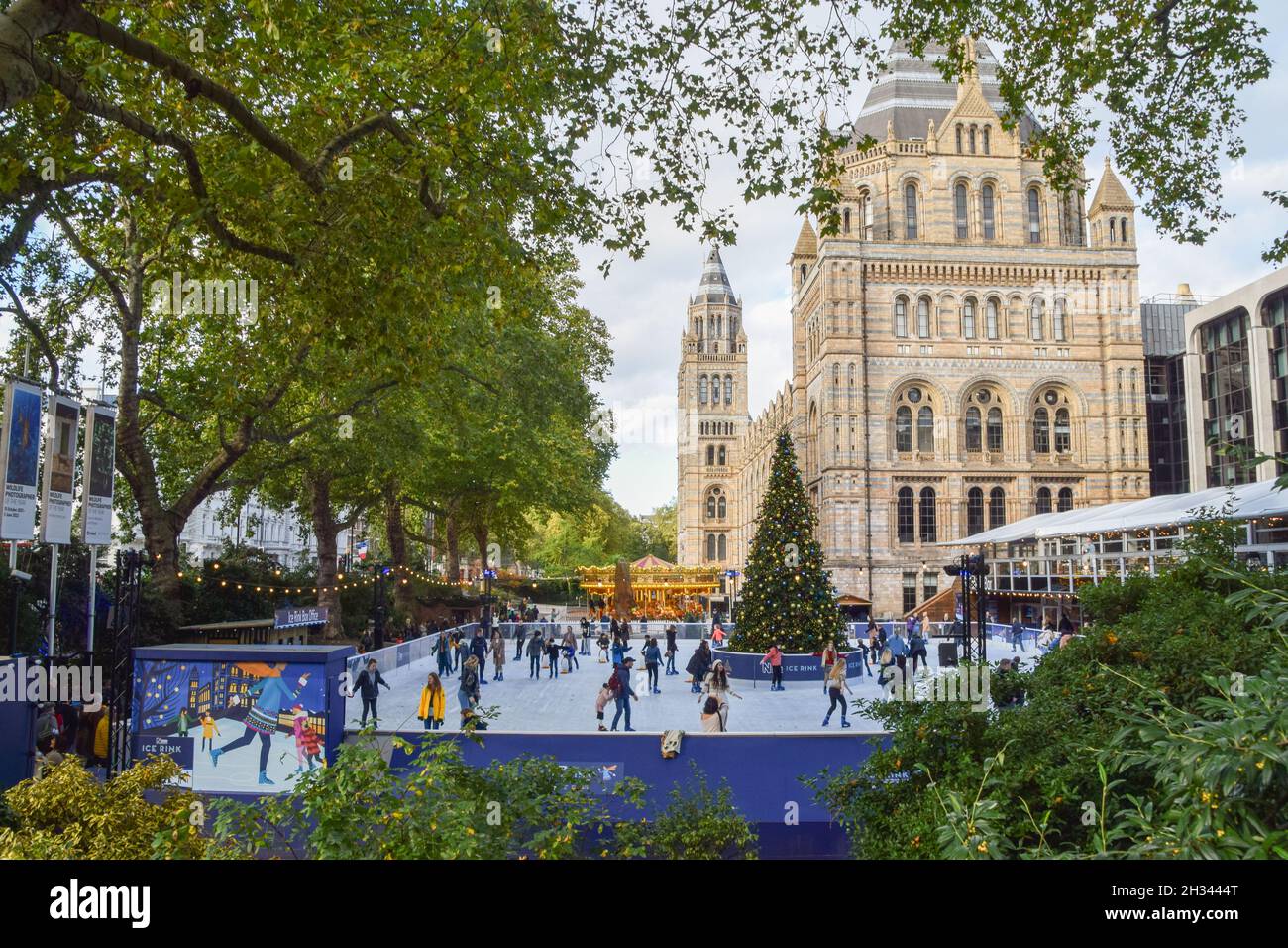 Natural History Museum ice rink and Christmas tree, London, UK 24 October 2021. Stock Photo